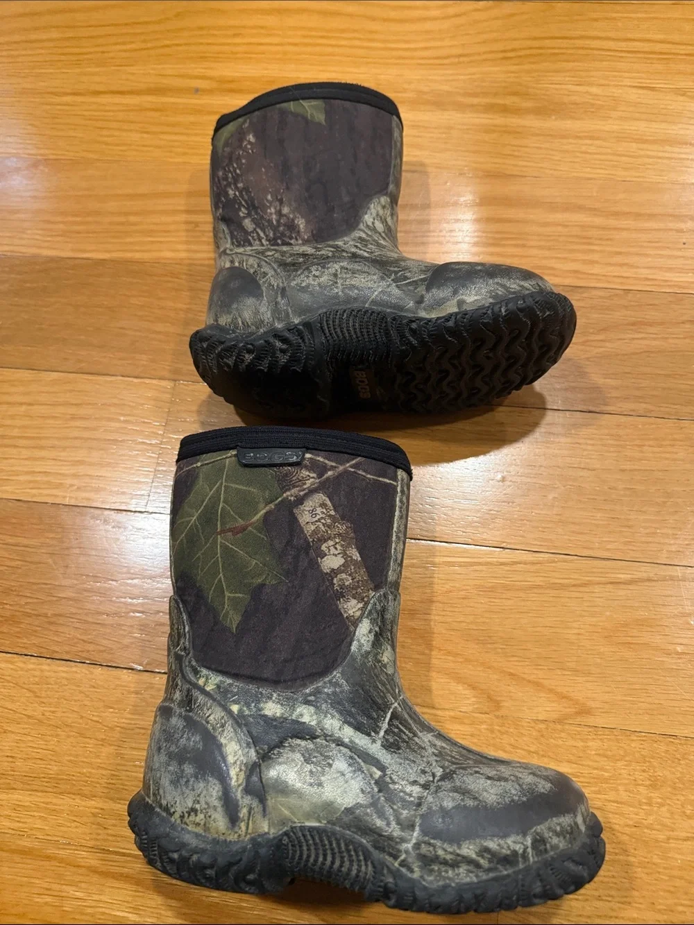 Bogs camouflage snow winter boots size 7 .